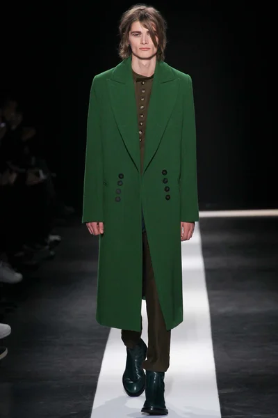 Look 10